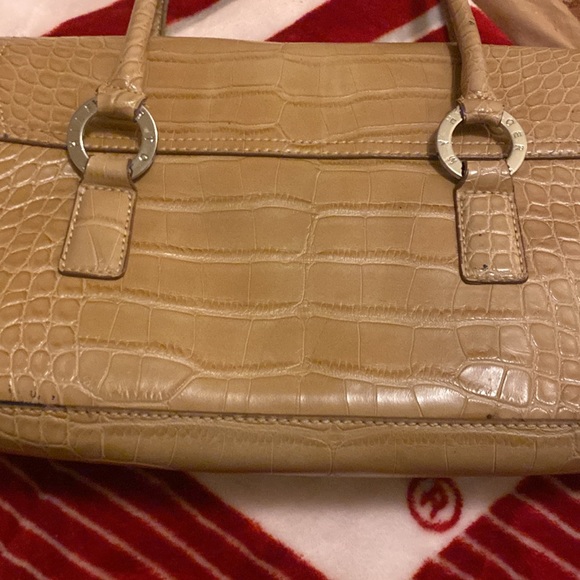 Tommy Hilfiger purse - Picture 9 of 10
